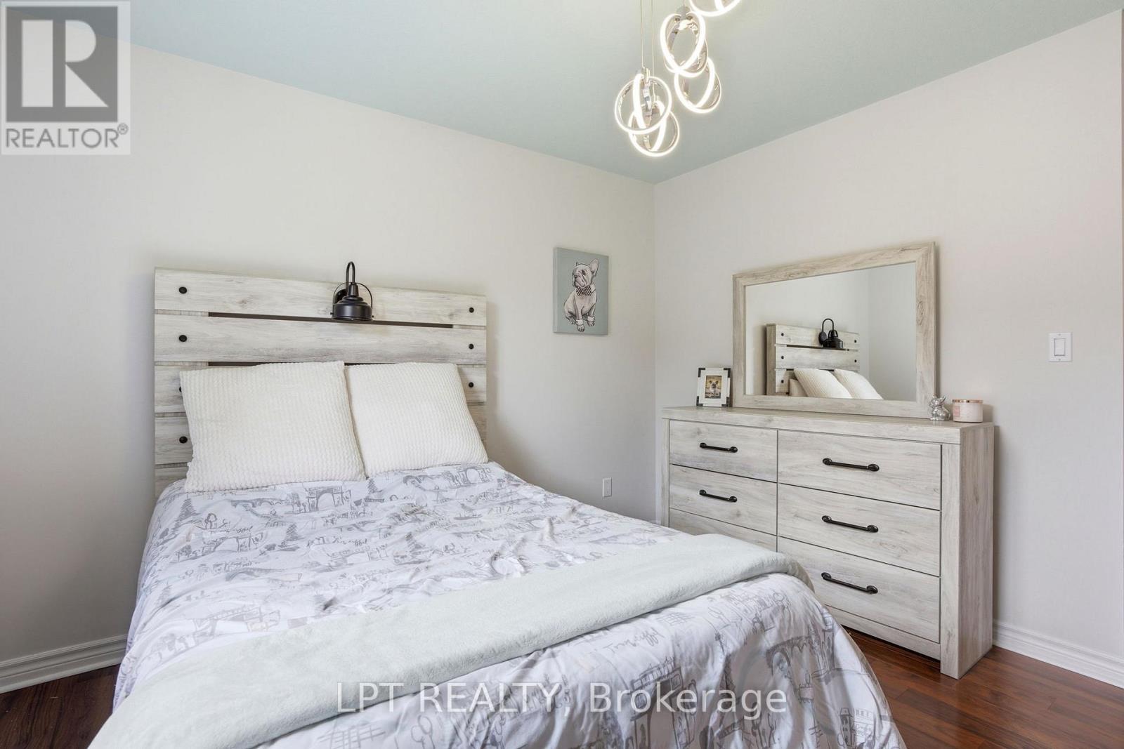 582 Harris Circle, Strathroy-Caradoc, Ontario  N7G 4H2 - Photo 18 - X12821354