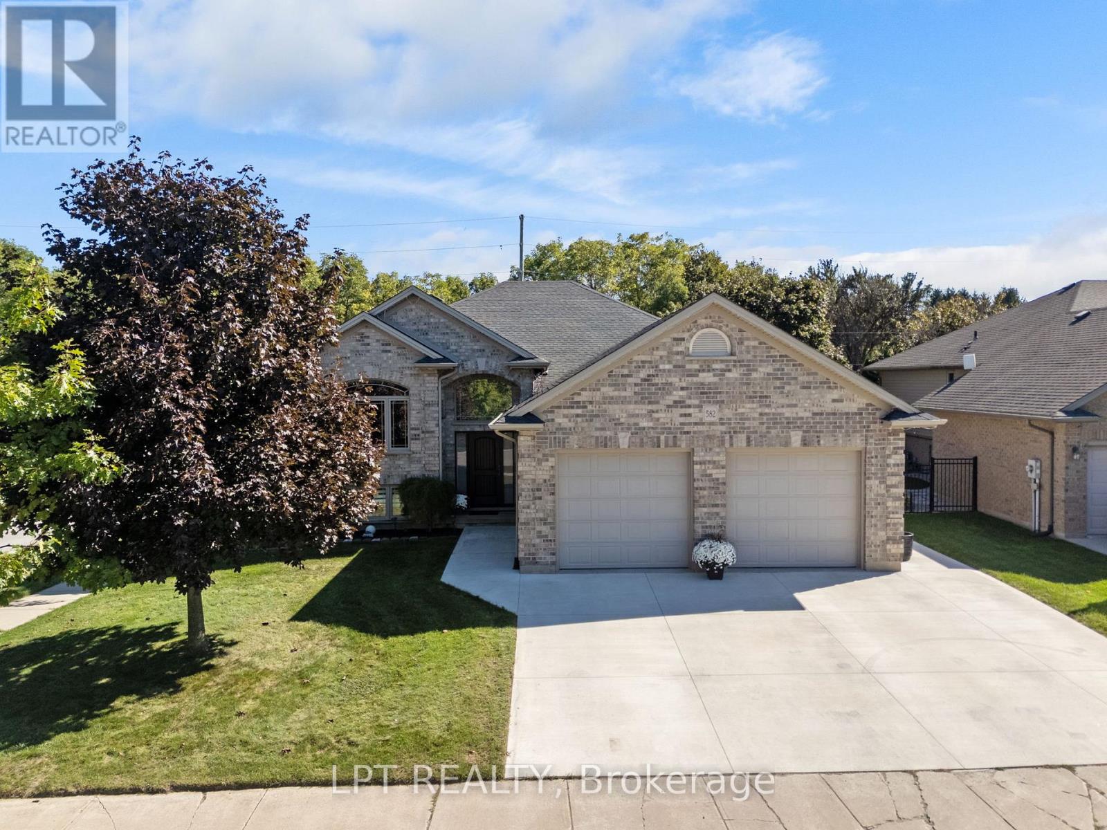 582 Harris Circle, Strathroy-Caradoc, Ontario  N7G 4H2 - Photo 2 - X12821354