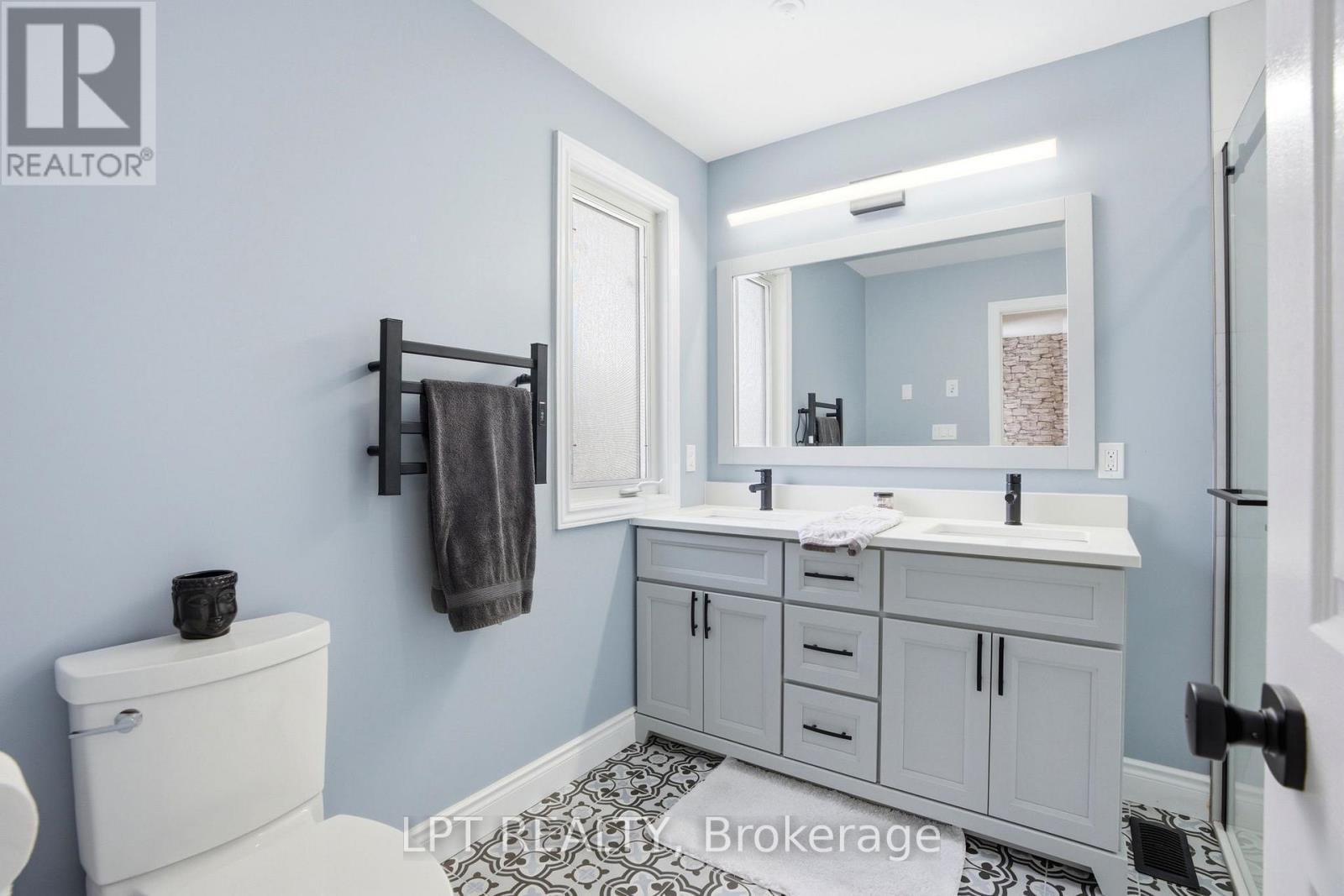 582 Harris Circle, Strathroy-Caradoc, Ontario  N7G 4H2 - Photo 25 - X12821354