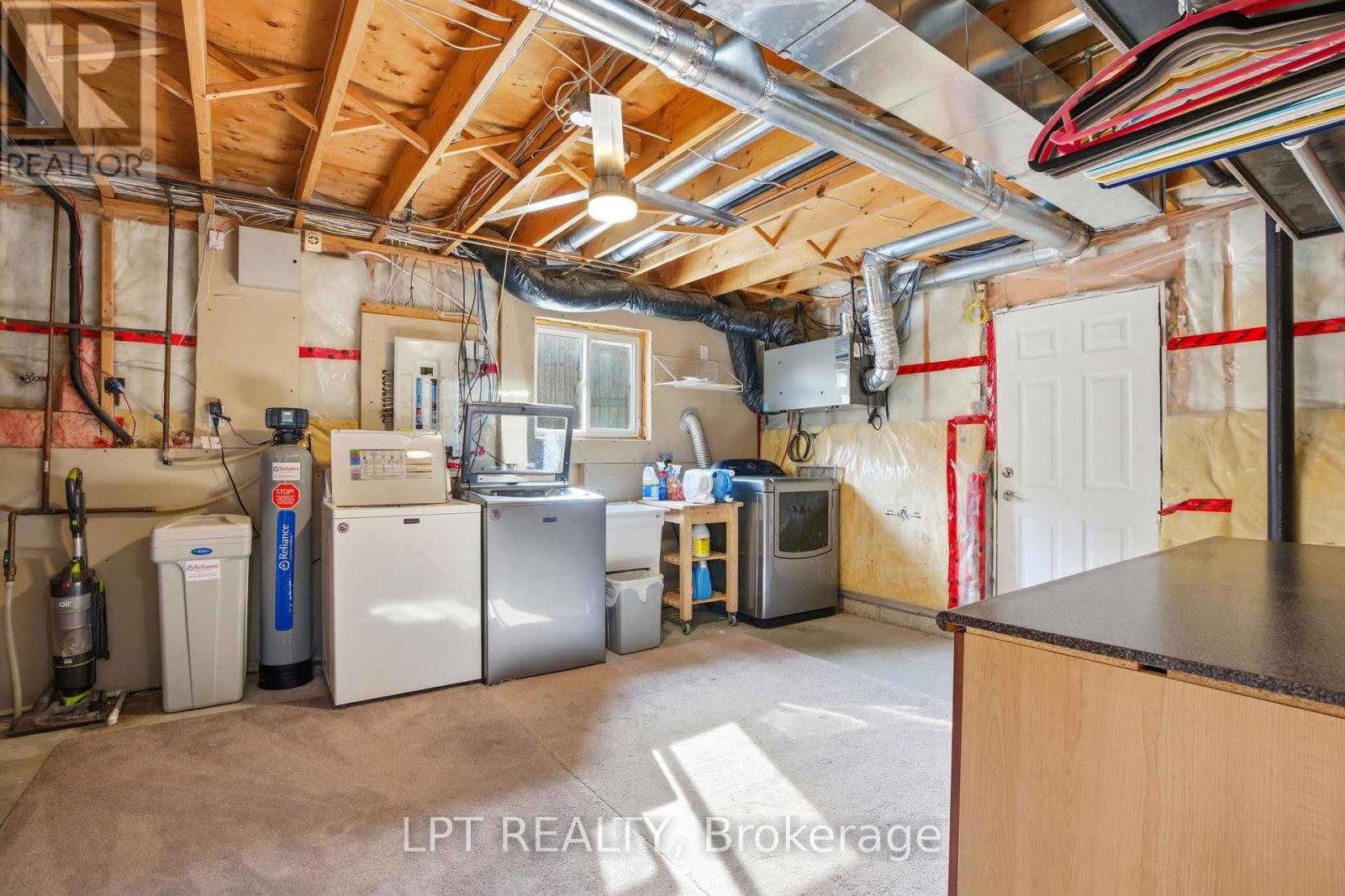 582 Harris Circle, Strathroy-Caradoc, Ontario  N7G 4H2 - Photo 34 - X12821354