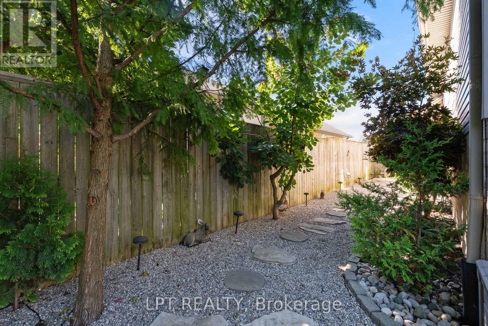 582 Harris Circle, Strathroy-Caradoc, Ontario  N7G 4H2 - Photo 36 - X12821354