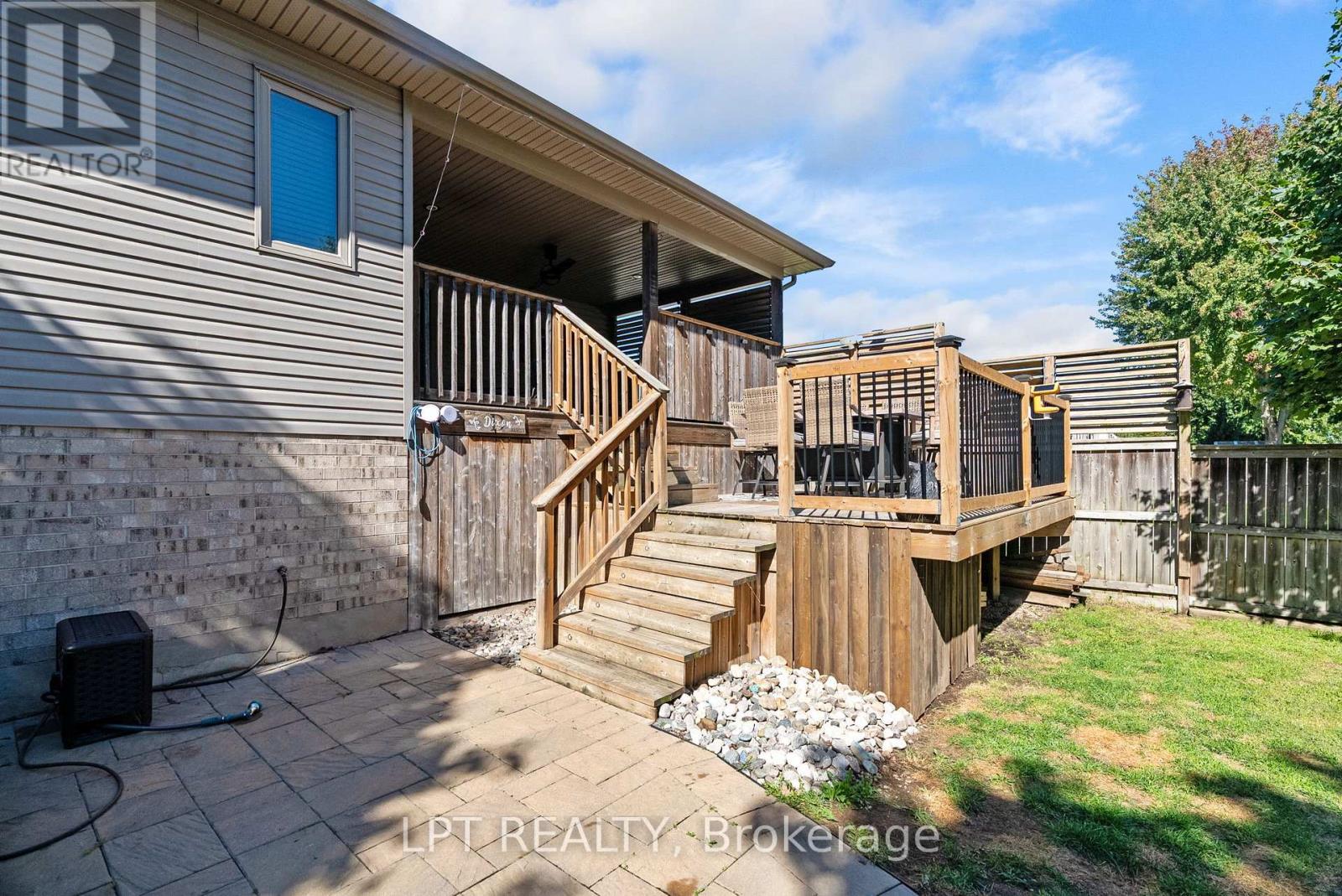 582 Harris Circle, Strathroy-Caradoc, Ontario  N7G 4H2 - Photo 43 - X12821354