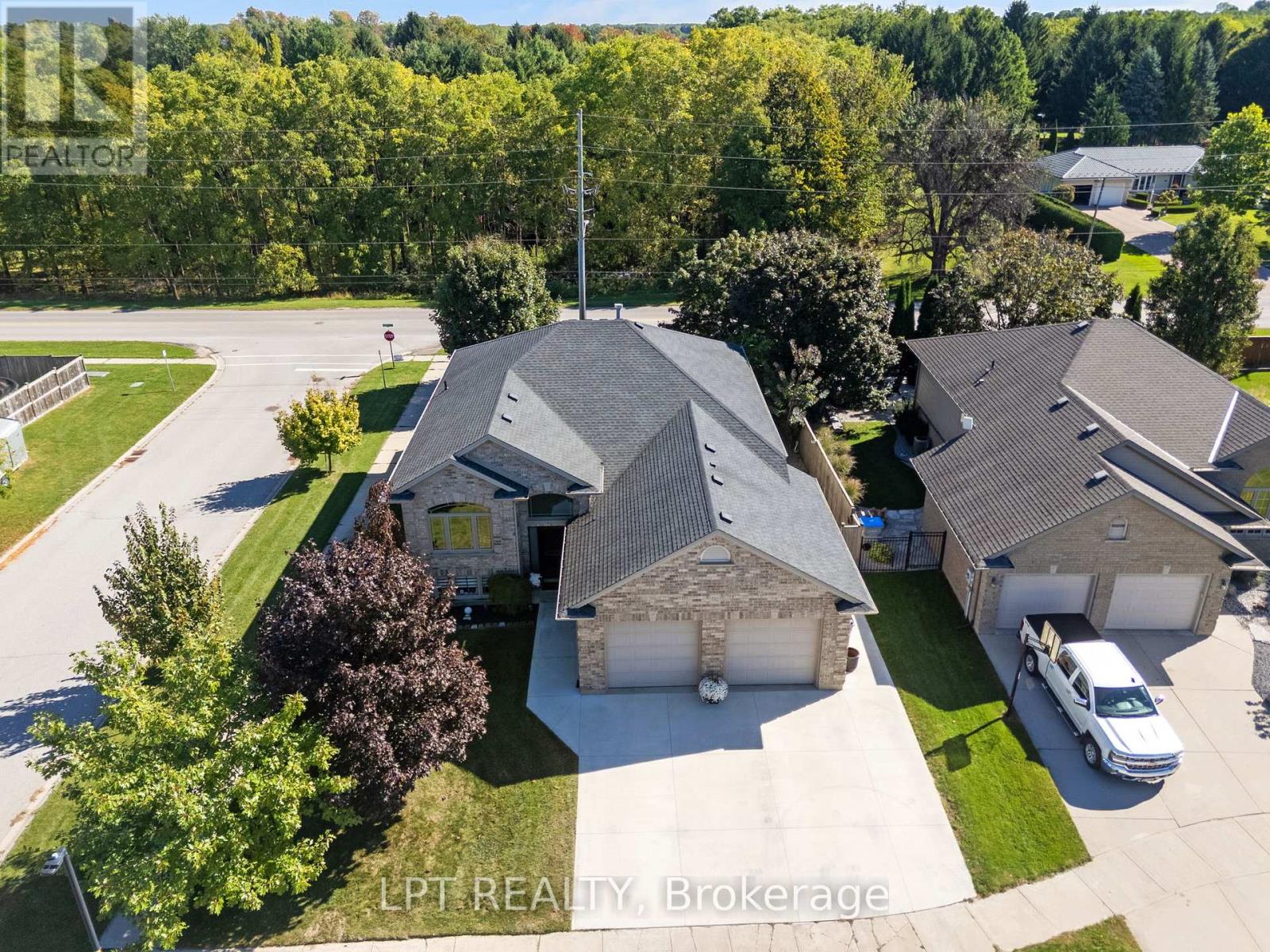 582 Harris Circle, Strathroy-Caradoc, Ontario  N7G 4H2 - Photo 44 - X12821354