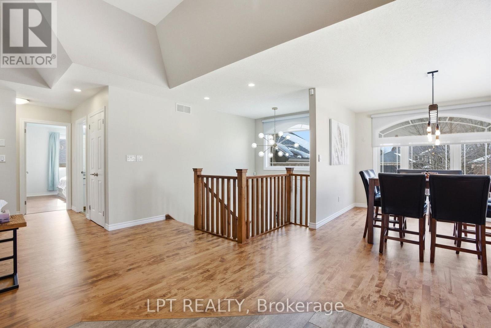 582 Harris Circle, Strathroy-Caradoc, Ontario  N7G 4H2 - Photo 7 - X12821354