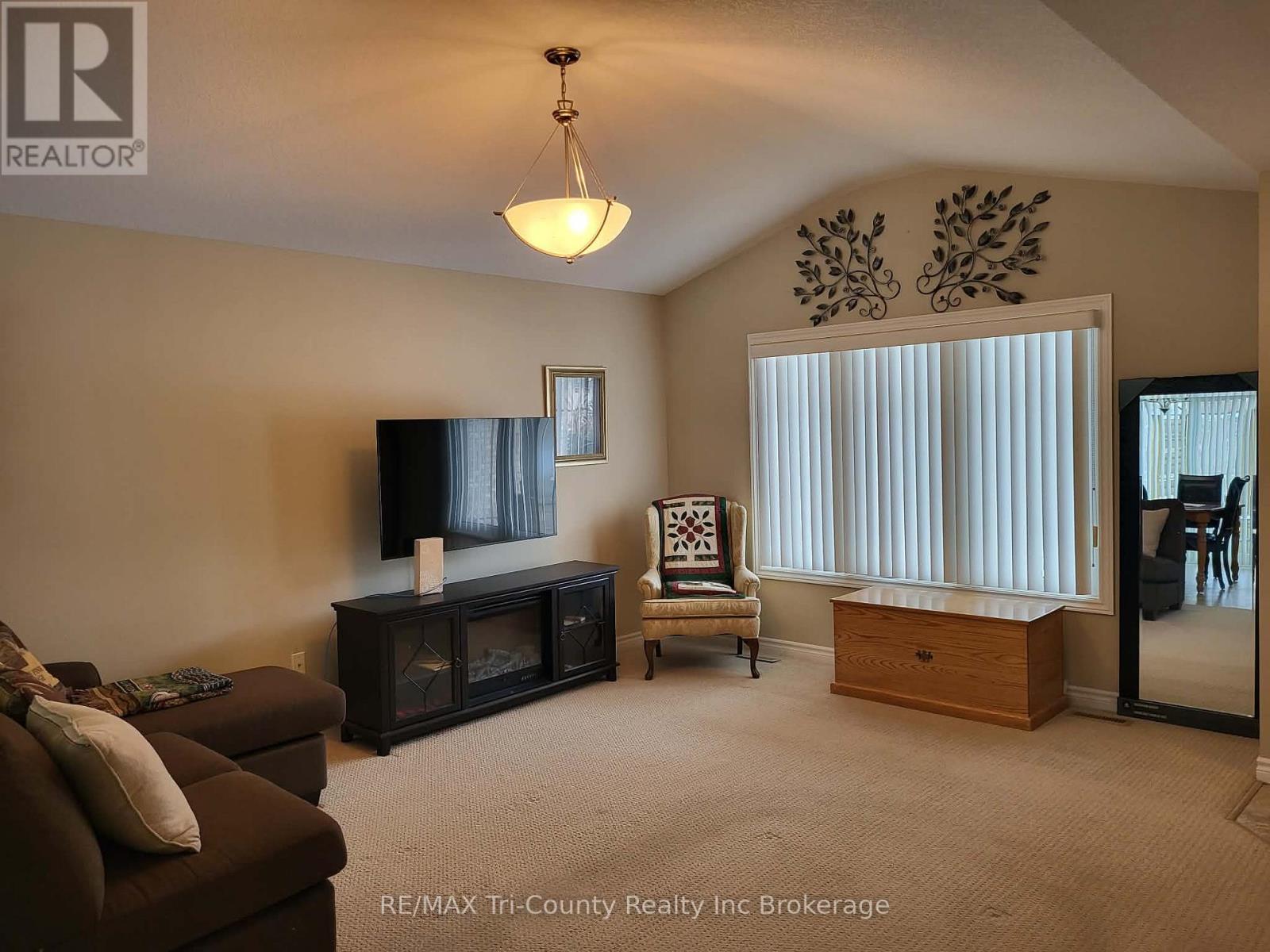 33 Park Place, Tillsonburg, Ontario  N4G 0B8 - Photo 2 - X12821370