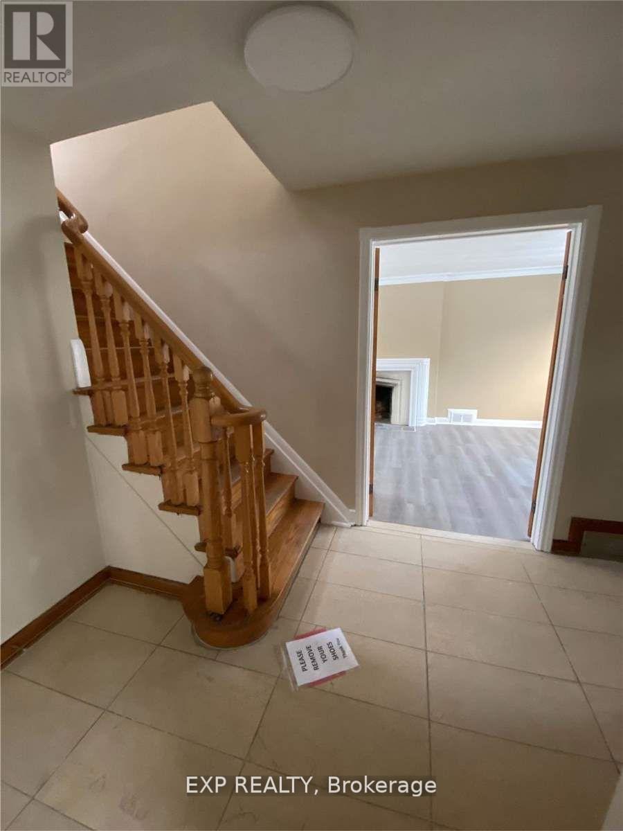 204 York Mills Road, Toronto, Ontario  M2L 1K9 - Photo 3 - C12821364