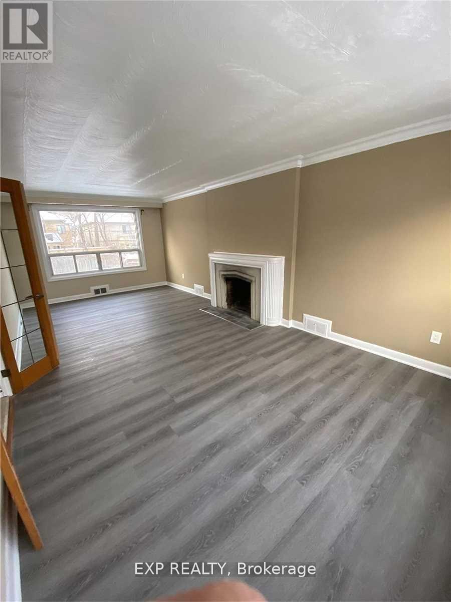 204 York Mills Road, Toronto, Ontario  M2L 1K9 - Photo 4 - C12821364