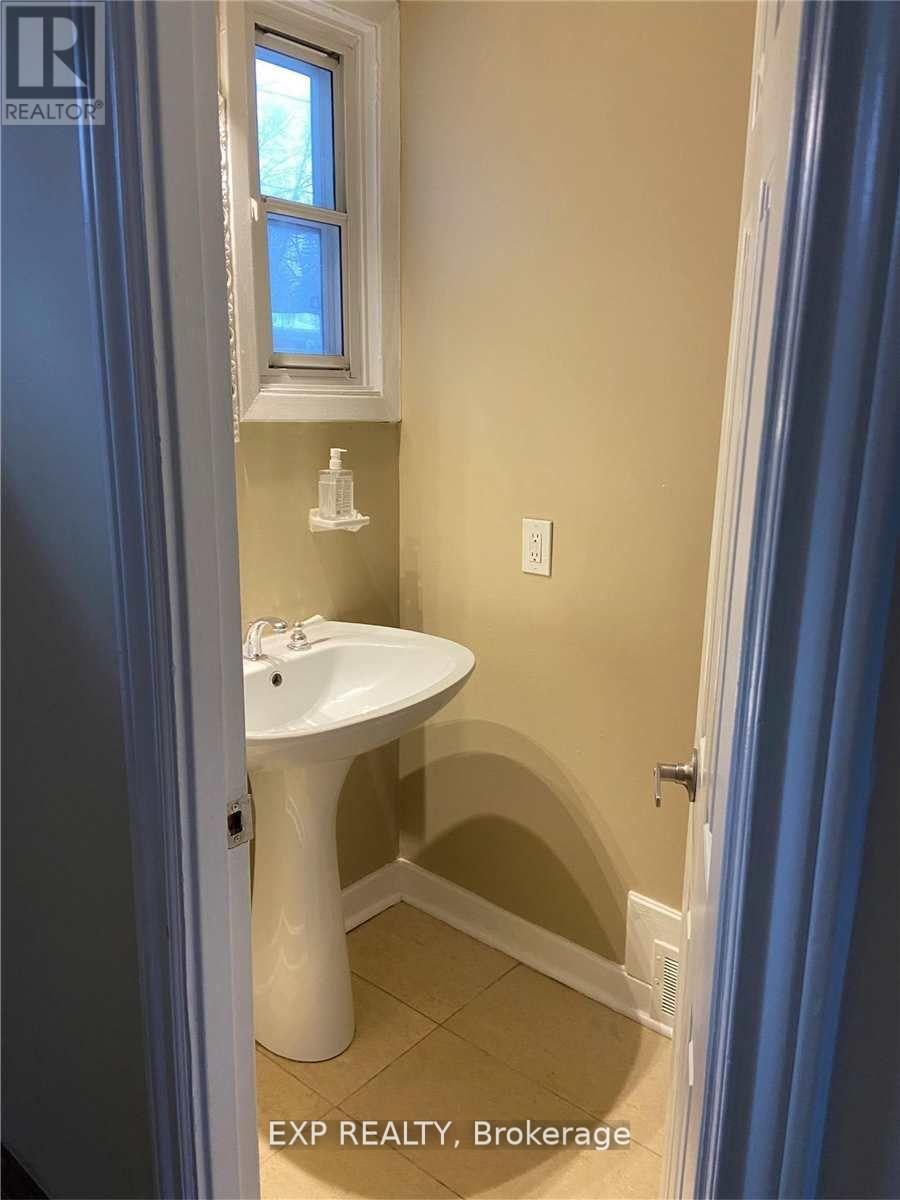 204 York Mills Road, Toronto, Ontario  M2L 1K9 - Photo 6 - C12821364