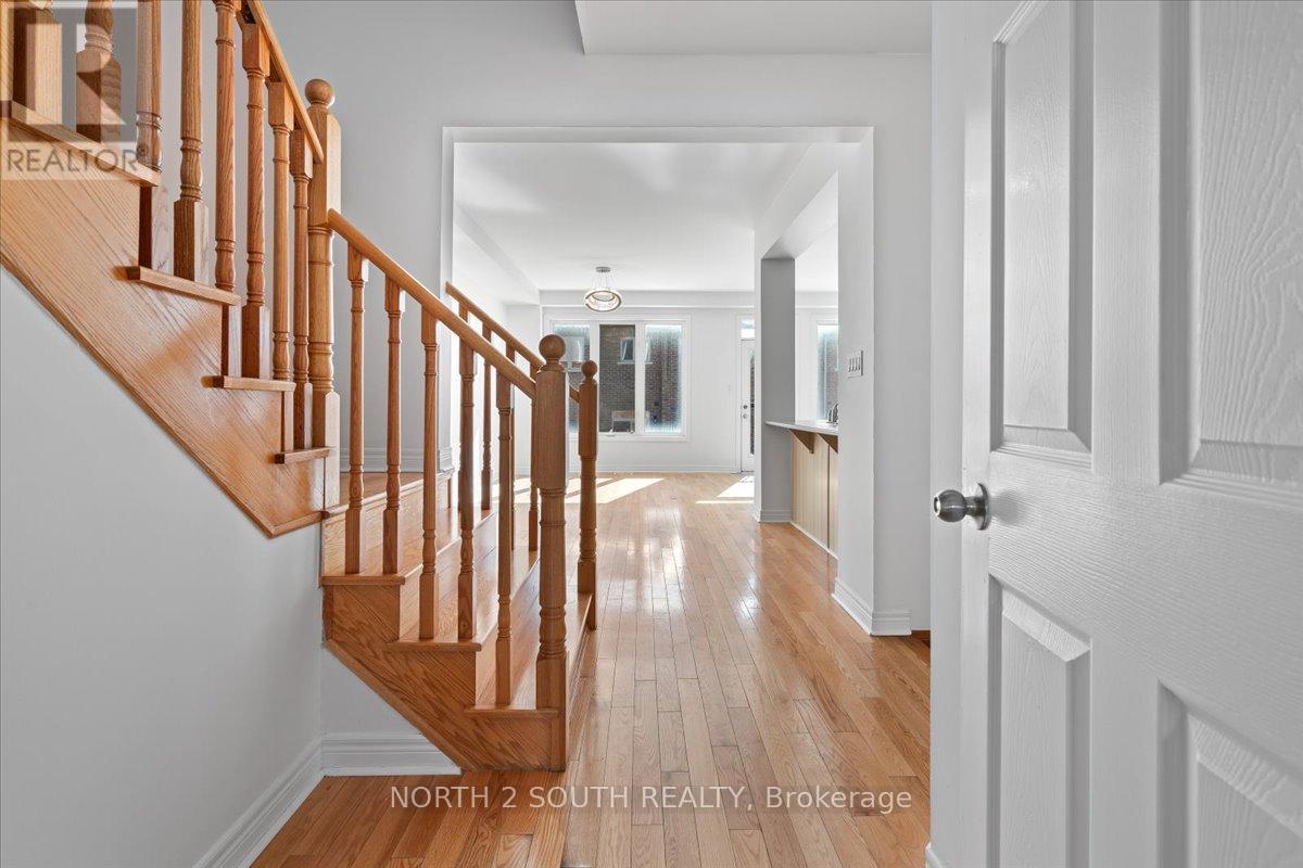 17 Gower Drive, Aurora, Ontario  L4G 0V9 - Photo 4 - N12821380