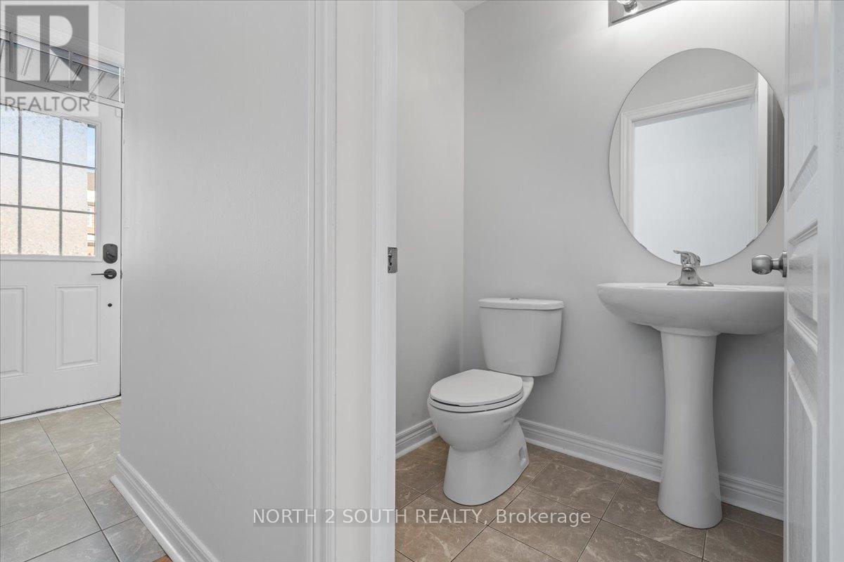 17 Gower Drive, Aurora, Ontario  L4G 0V9 - Photo 5 - N12821380