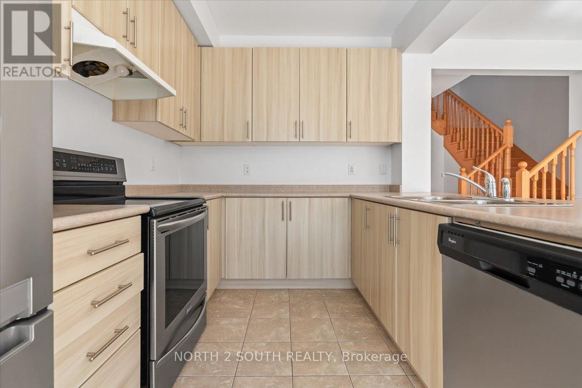 17 Gower Drive, Aurora, Ontario  L4G 0V9 - Photo 8 - N12821380