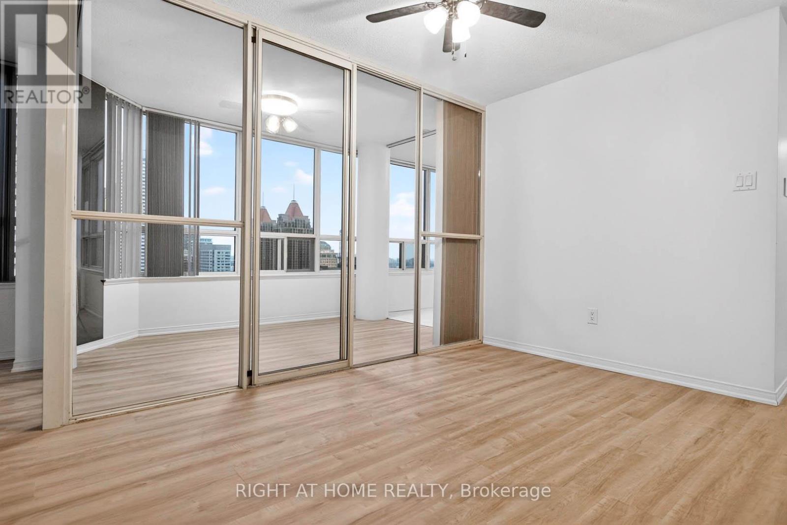 2204 - 400 Webb Drive, Mississauga, Ontario  L5B 3Z7 - Photo 10 - W12821368