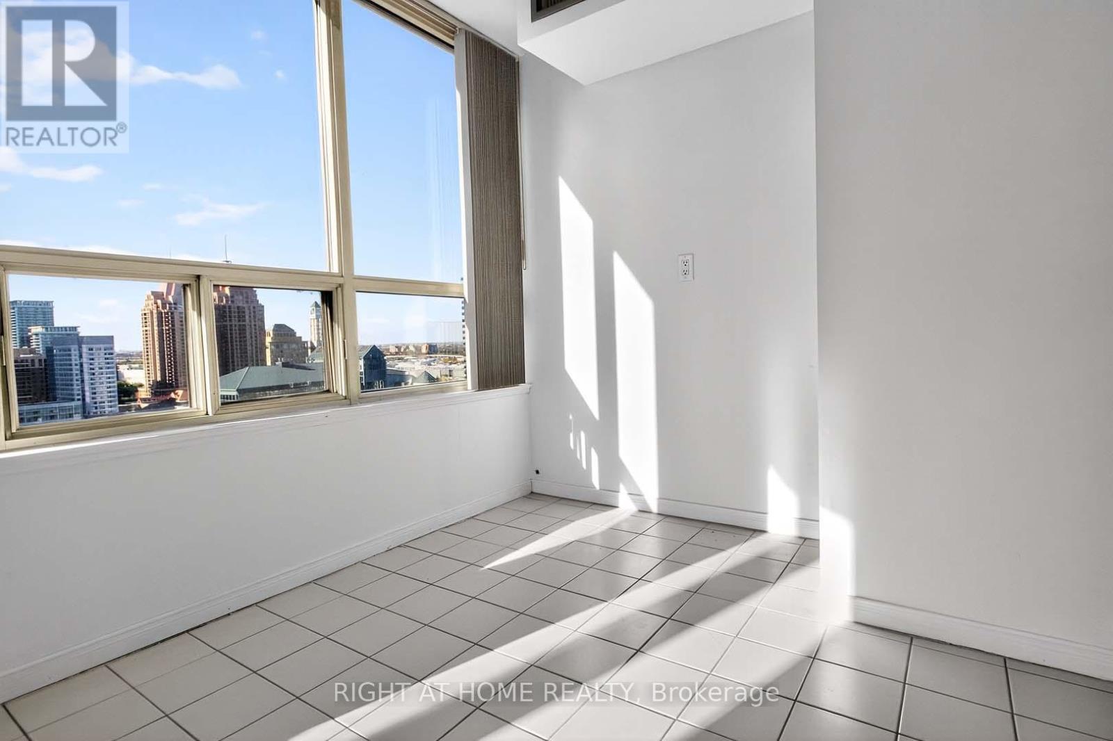 2204 - 400 Webb Drive, Mississauga, Ontario  L5B 3Z7 - Photo 18 - W12821368