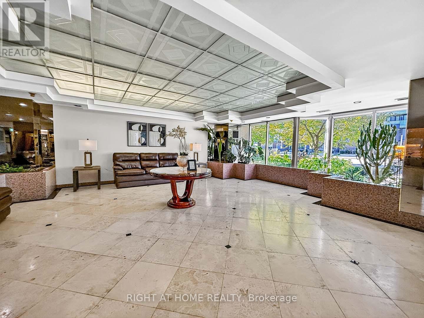 2204 - 400 Webb Drive, Mississauga, Ontario  L5B 3Z7 - Photo 37 - W12821368