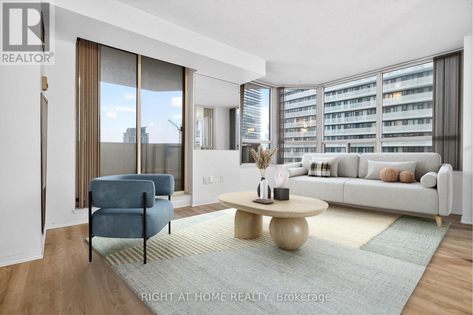 2204 - 400 Webb Drive, Mississauga, Ontario  L5B 3Z7 - Photo 5 - W12821368