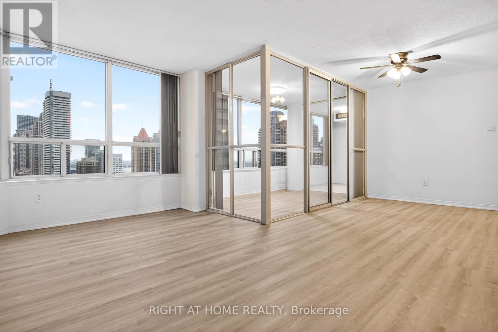 2204 - 400 Webb Drive, Mississauga, Ontario  L5B 3Z7 - Photo 8 - W12821368