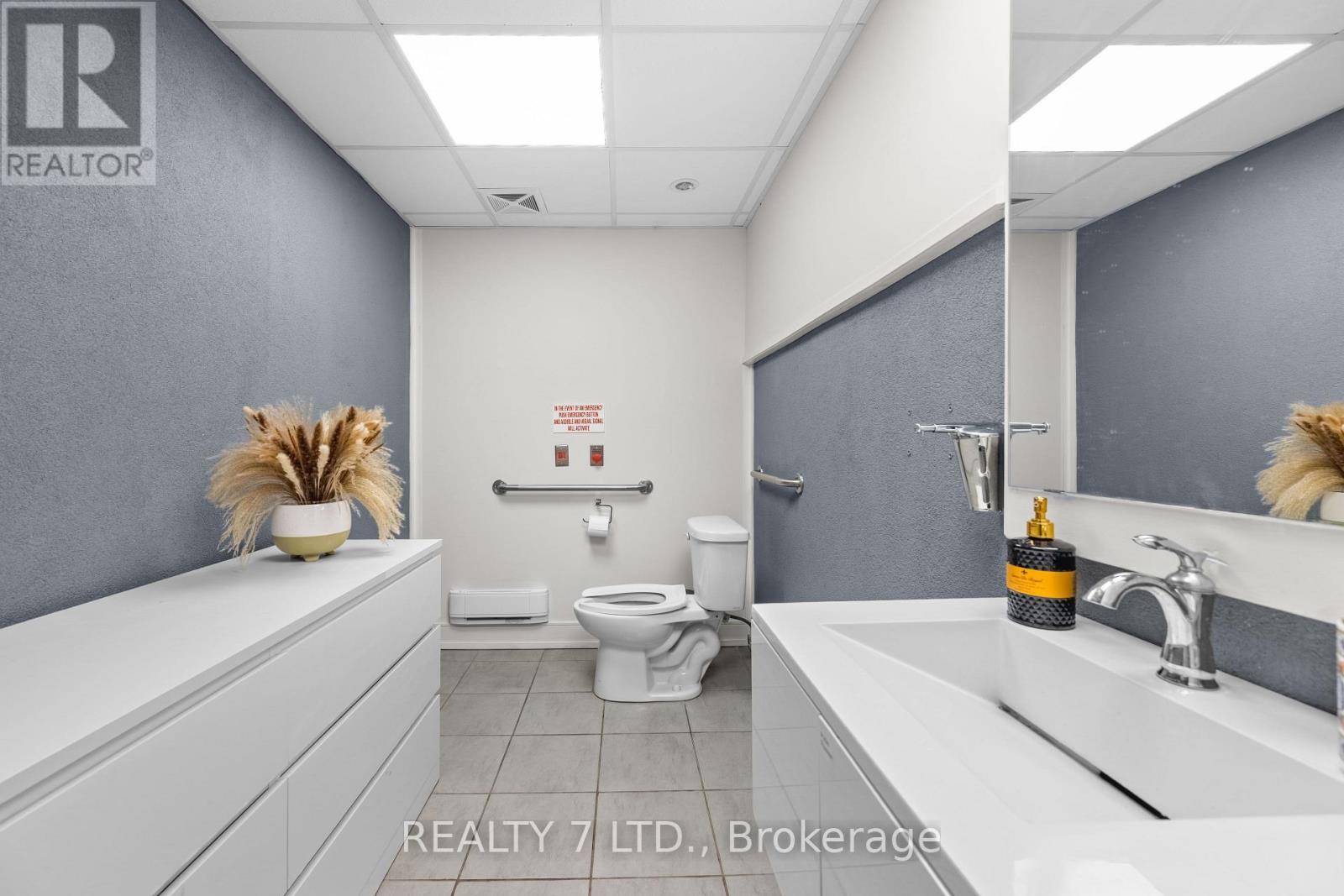 1010 Lagoon Street, Mississauga, Ontario  L5G 0B2 - Photo 10 - W12821386