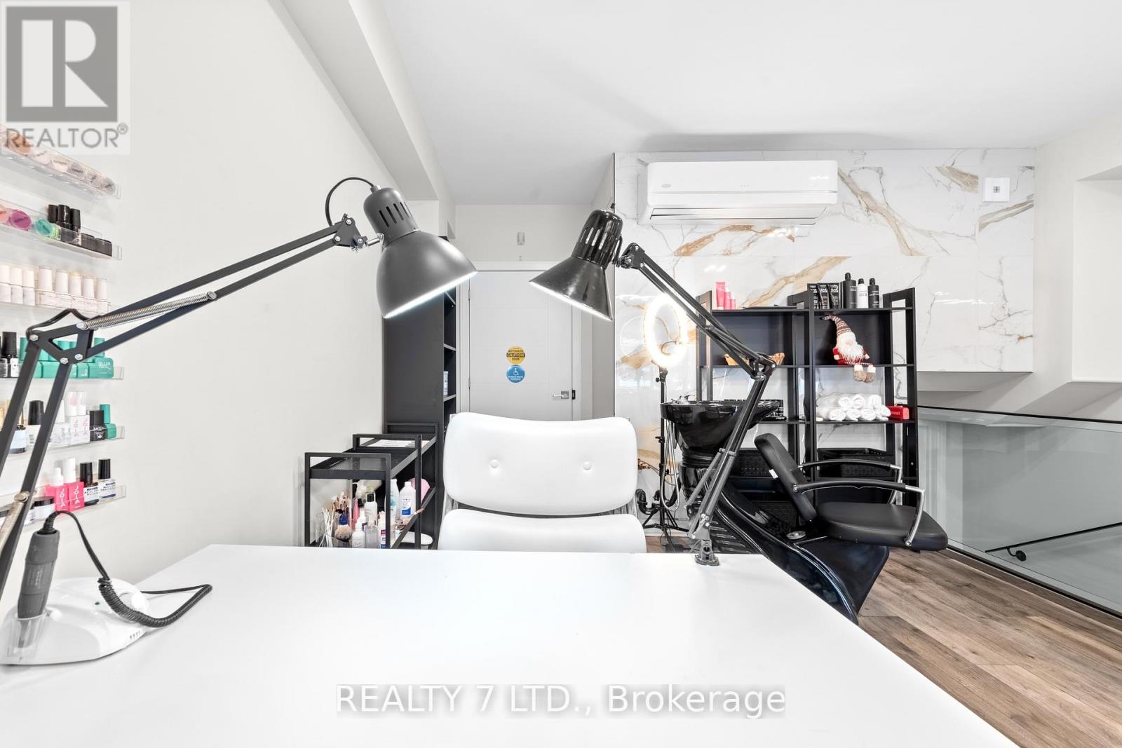 1010 Lagoon Street, Mississauga, Ontario  L5G 0B2 - Photo 16 - W12821386