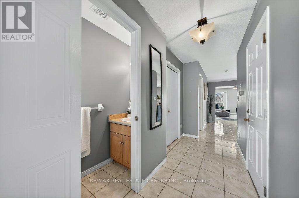 14 Chester Drive, Cambridge, Ontario  N1T 2C4 - Photo 4 - X12821374