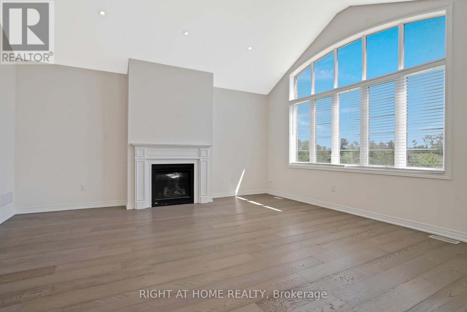 19 Robarts (Main Level) Drive, Hamilton, Ontario  L9K 0H5 - Photo 10 - X12821388