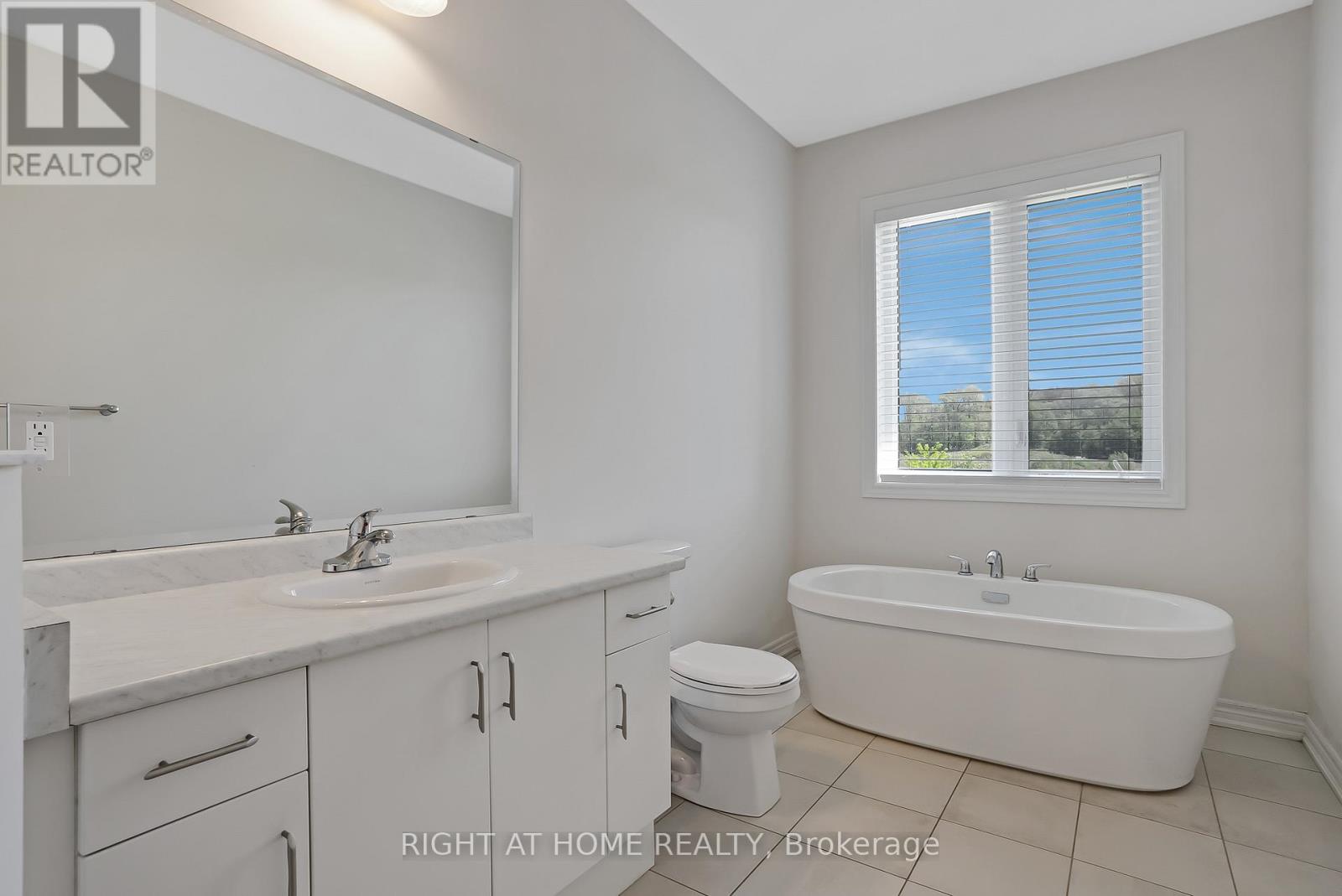 19 Robarts (Main Level) Drive, Hamilton, Ontario  L9K 0H5 - Photo 28 - X12821388