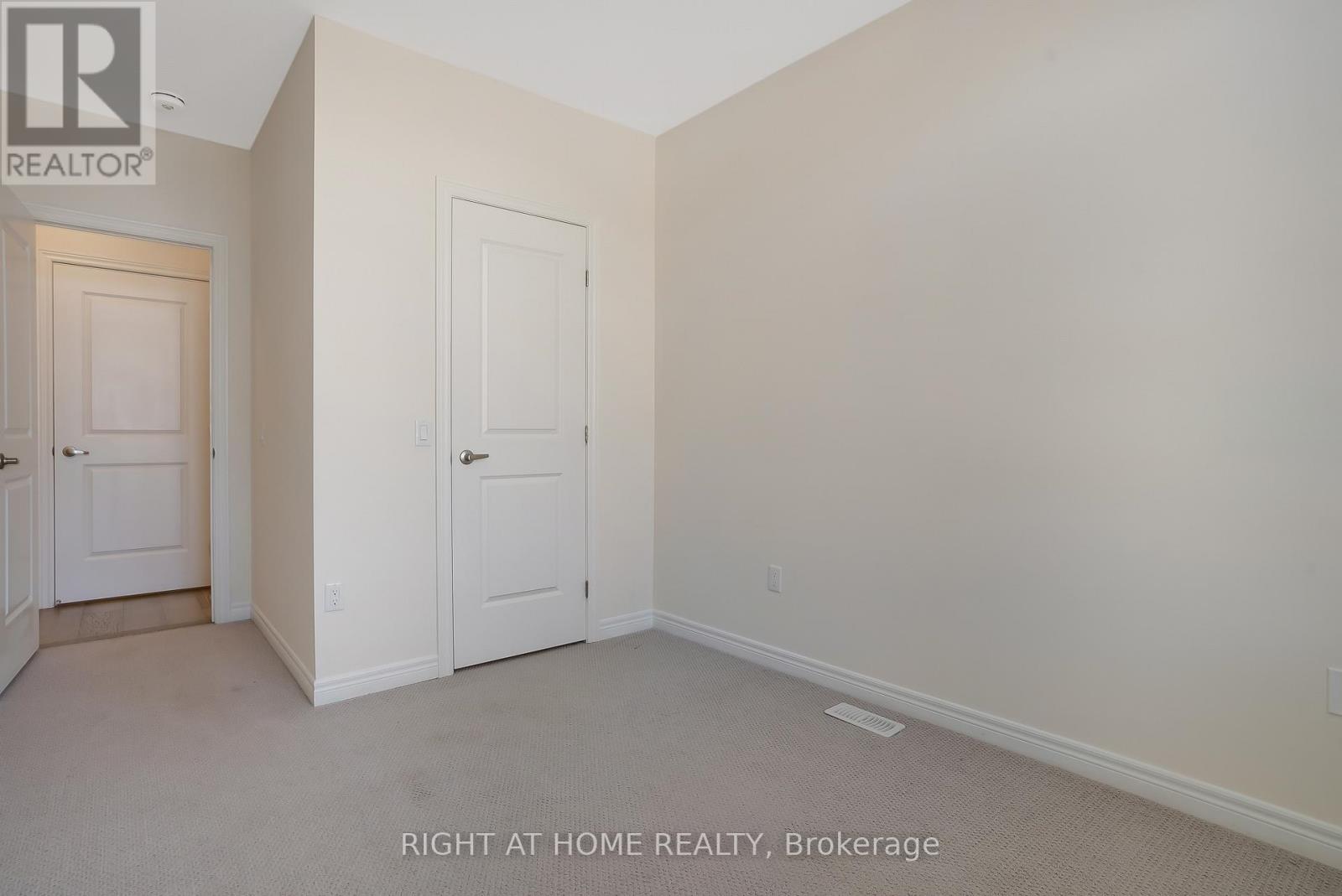 19 Robarts (Main Level) Drive, Hamilton, Ontario  L9K 0H5 - Photo 33 - X12821388