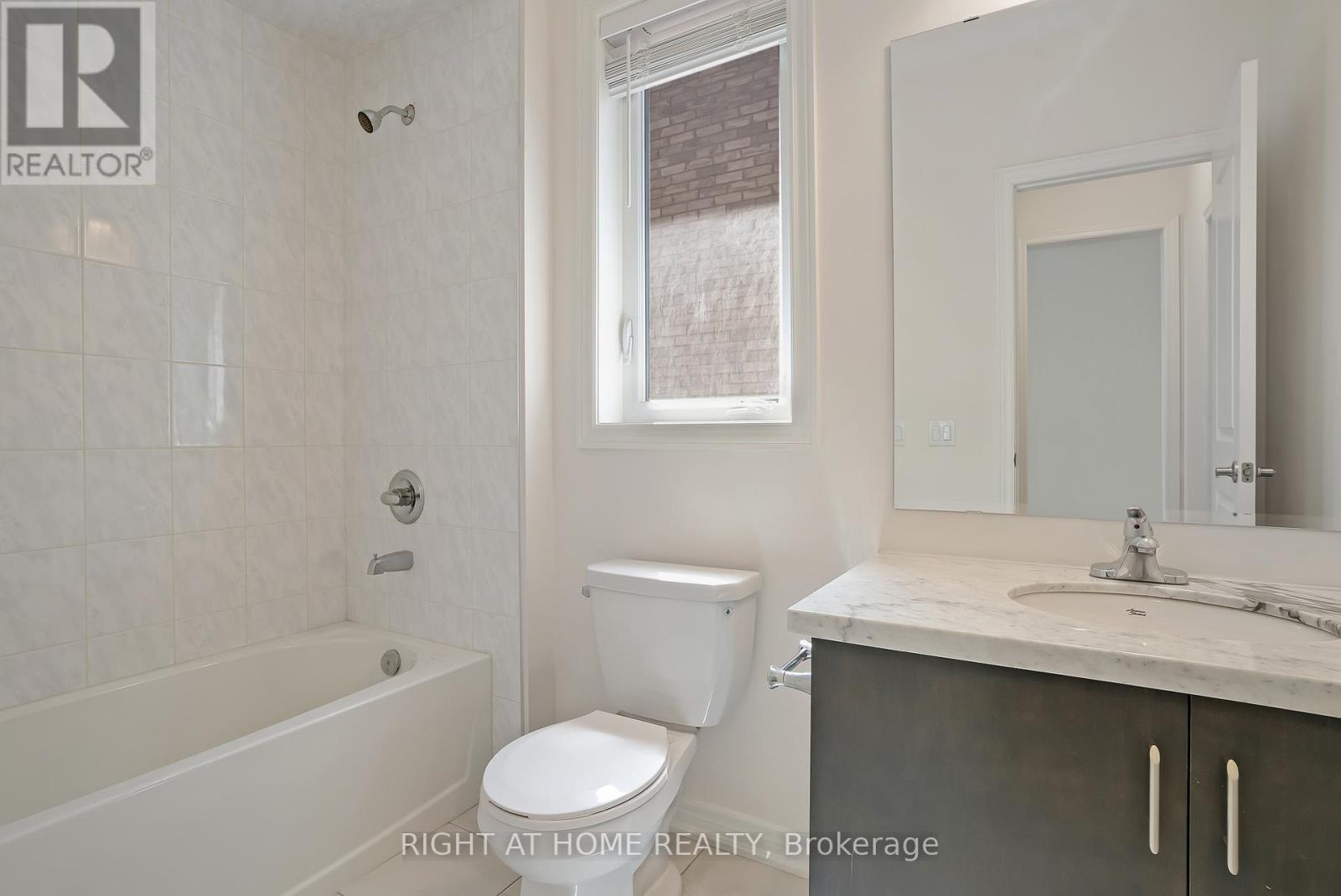 19 Robarts (Main Level) Drive, Hamilton, Ontario  L9K 0H5 - Photo 35 - X12821388