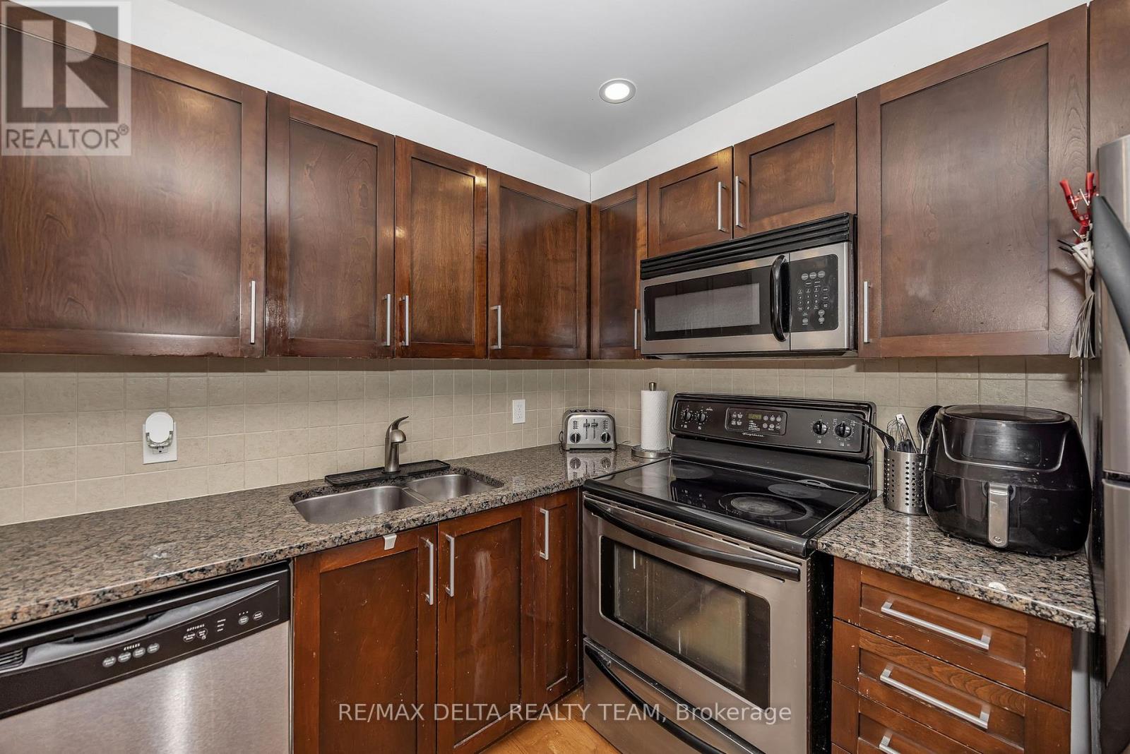 1006 - 200 Besserer Street, Ottawa, Ontario  K1N 0A7 - Photo 11 - X12821410