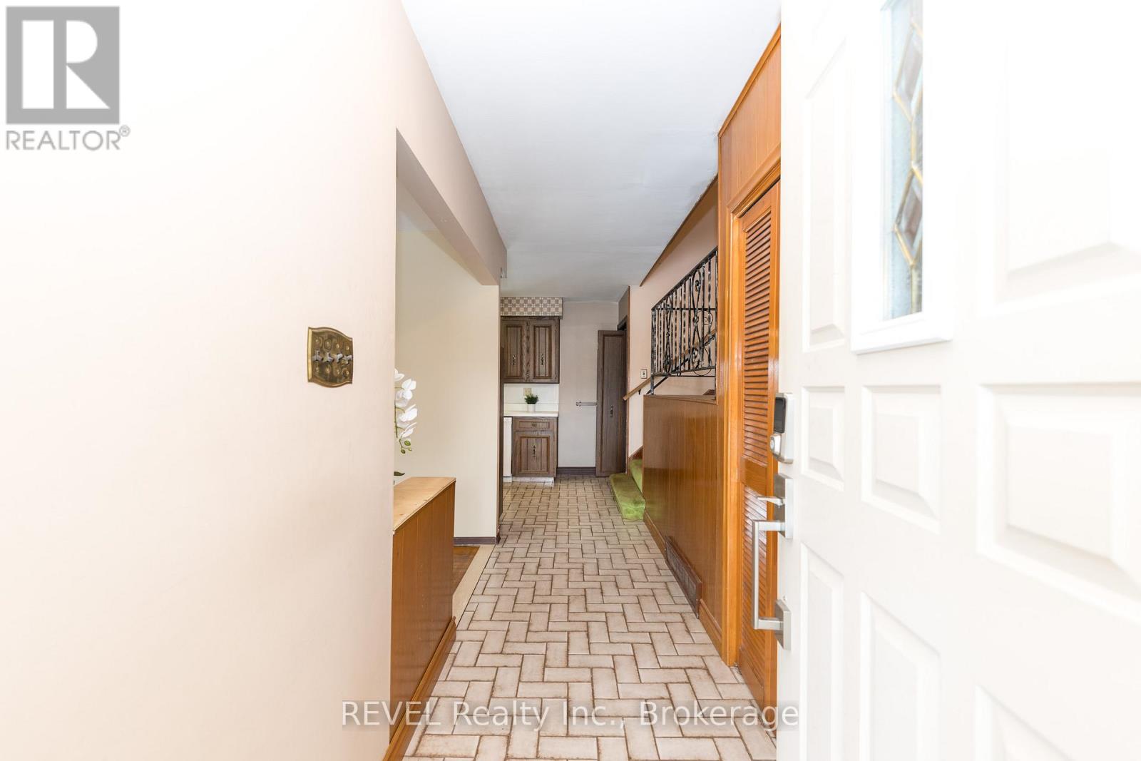 42 Emily Street, Grimsby, Ontario  L3M 4A2 - Photo 7 - X12821394