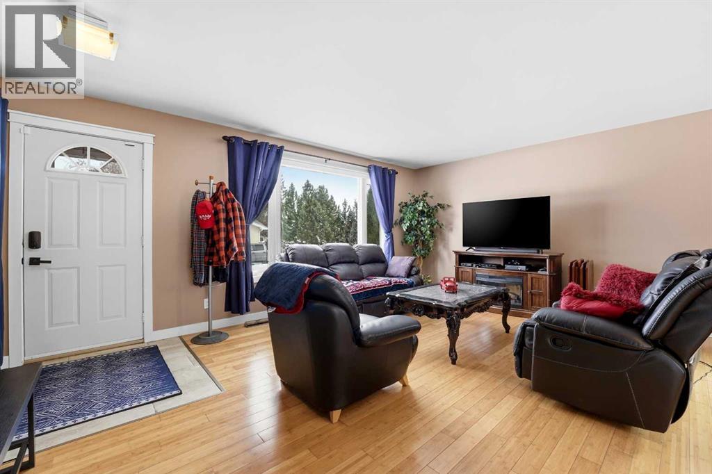 22 Freemont Close, Red Deer, Alberta  T4N 4Y6 - Photo 4 - A2288078