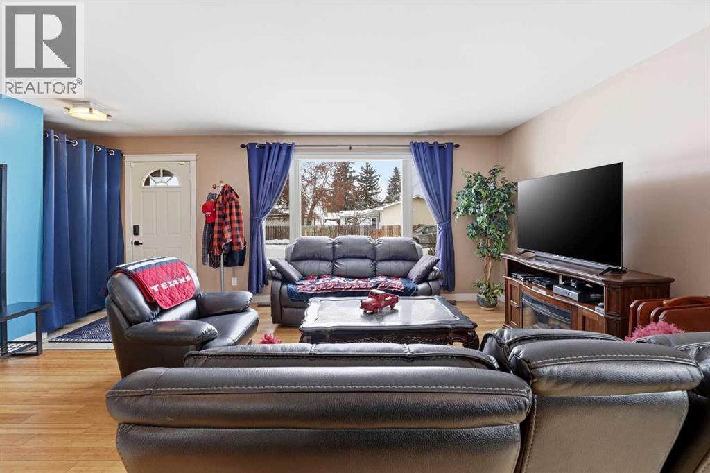 22 Freemont Close, Red Deer, Alberta  T4N 4Y6 - Photo 5 - A2288078