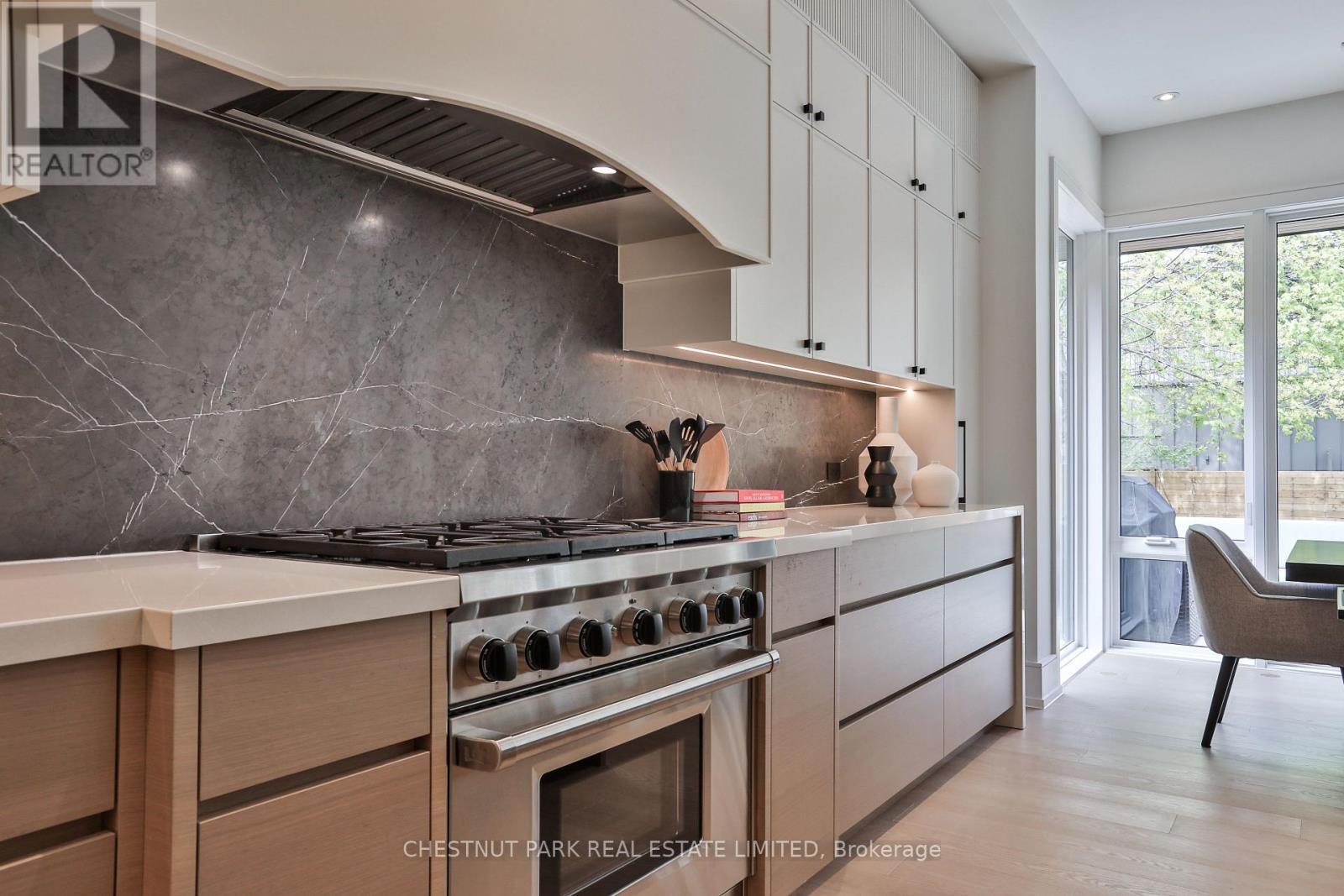 2 Marchwood Drive, Toronto, Ontario  M3H 1J8 - Photo 12 - C12821400