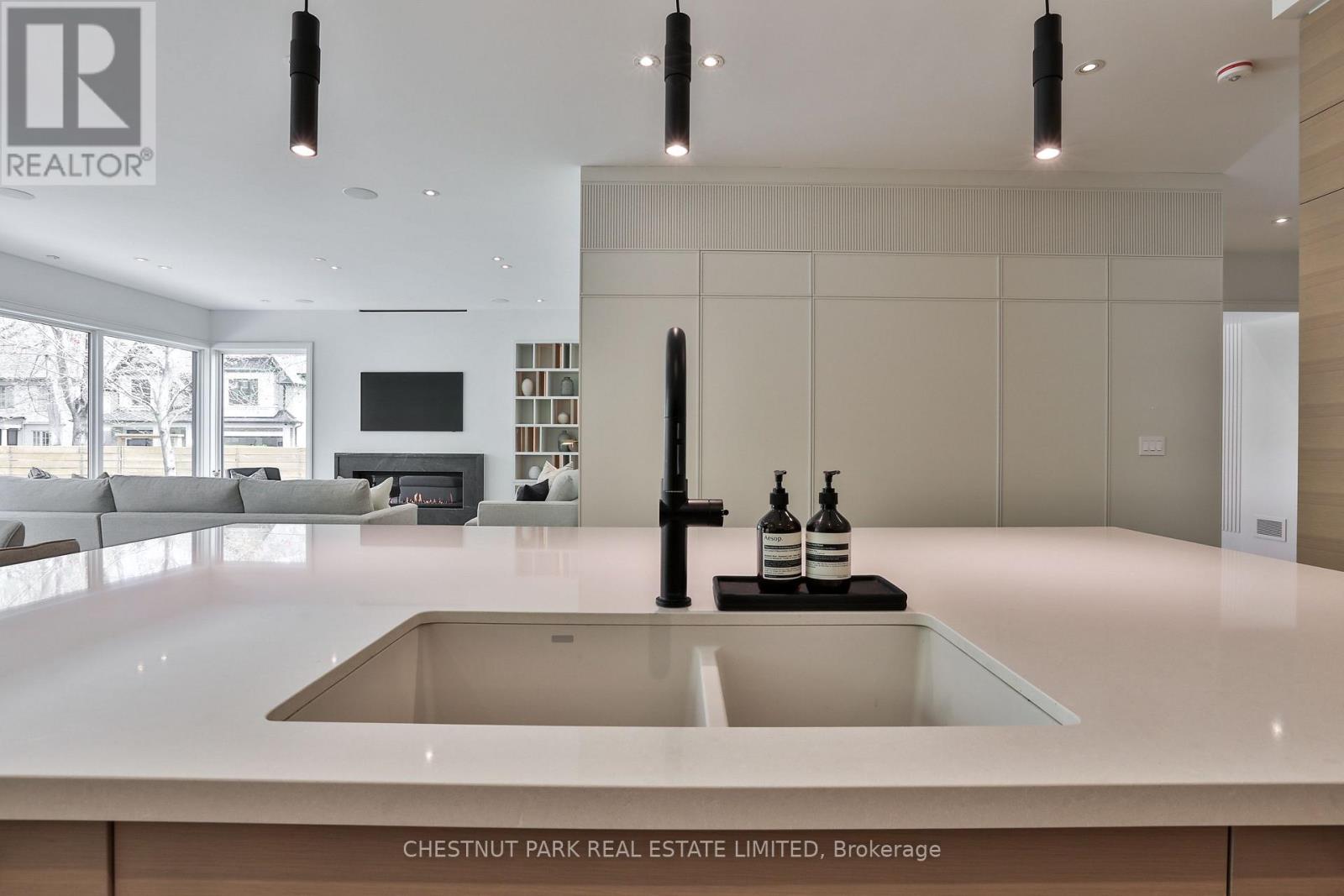 2 Marchwood Drive, Toronto, Ontario  M3H 1J8 - Photo 15 - C12821400