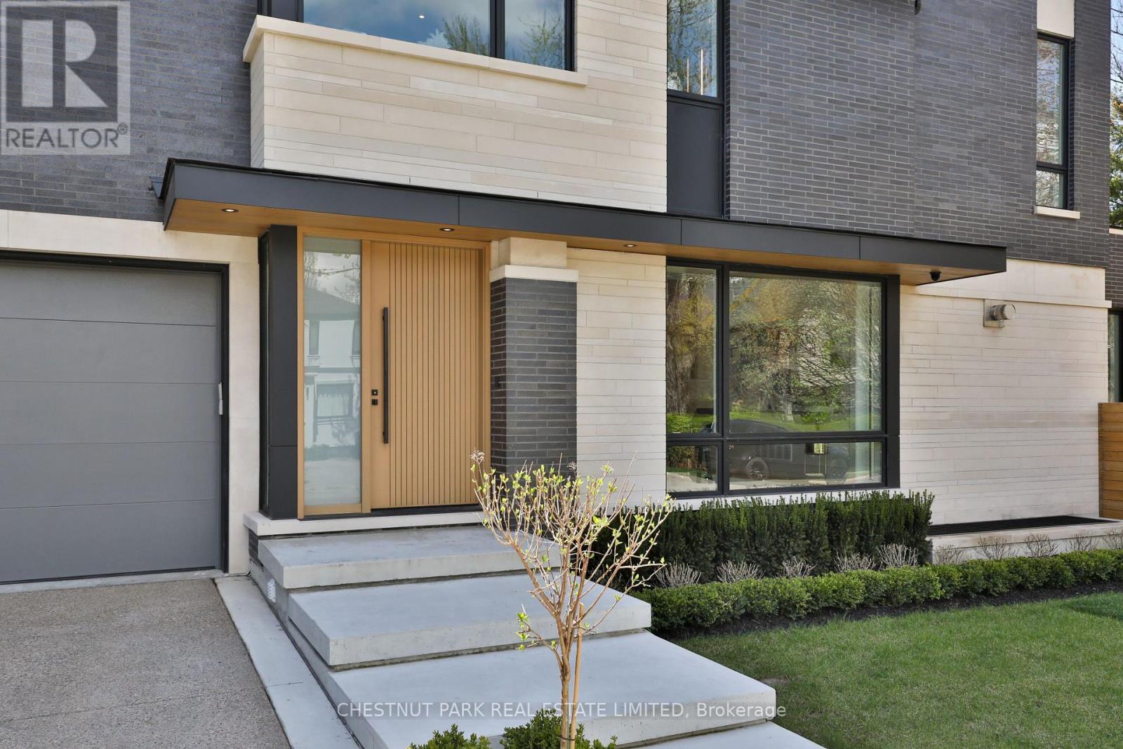 2 Marchwood Drive, Toronto, Ontario  M3H 1J8 - Photo 2 - C12821400