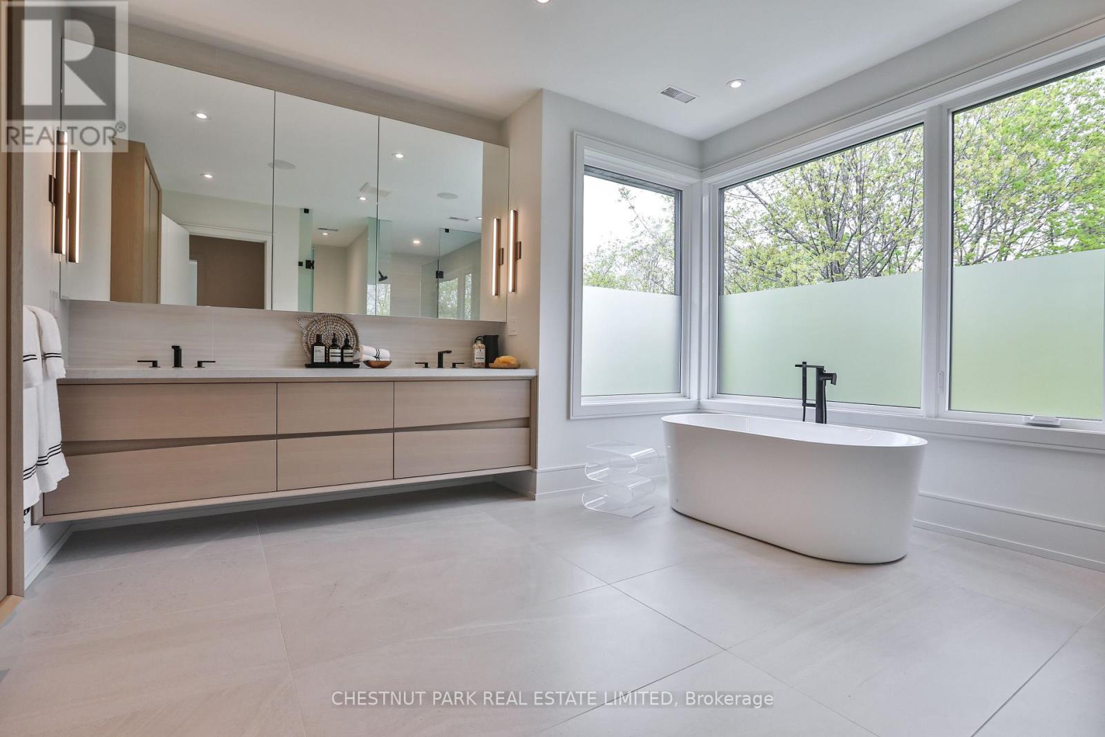 2 Marchwood Drive, Toronto, Ontario  M3H 1J8 - Photo 27 - C12821400