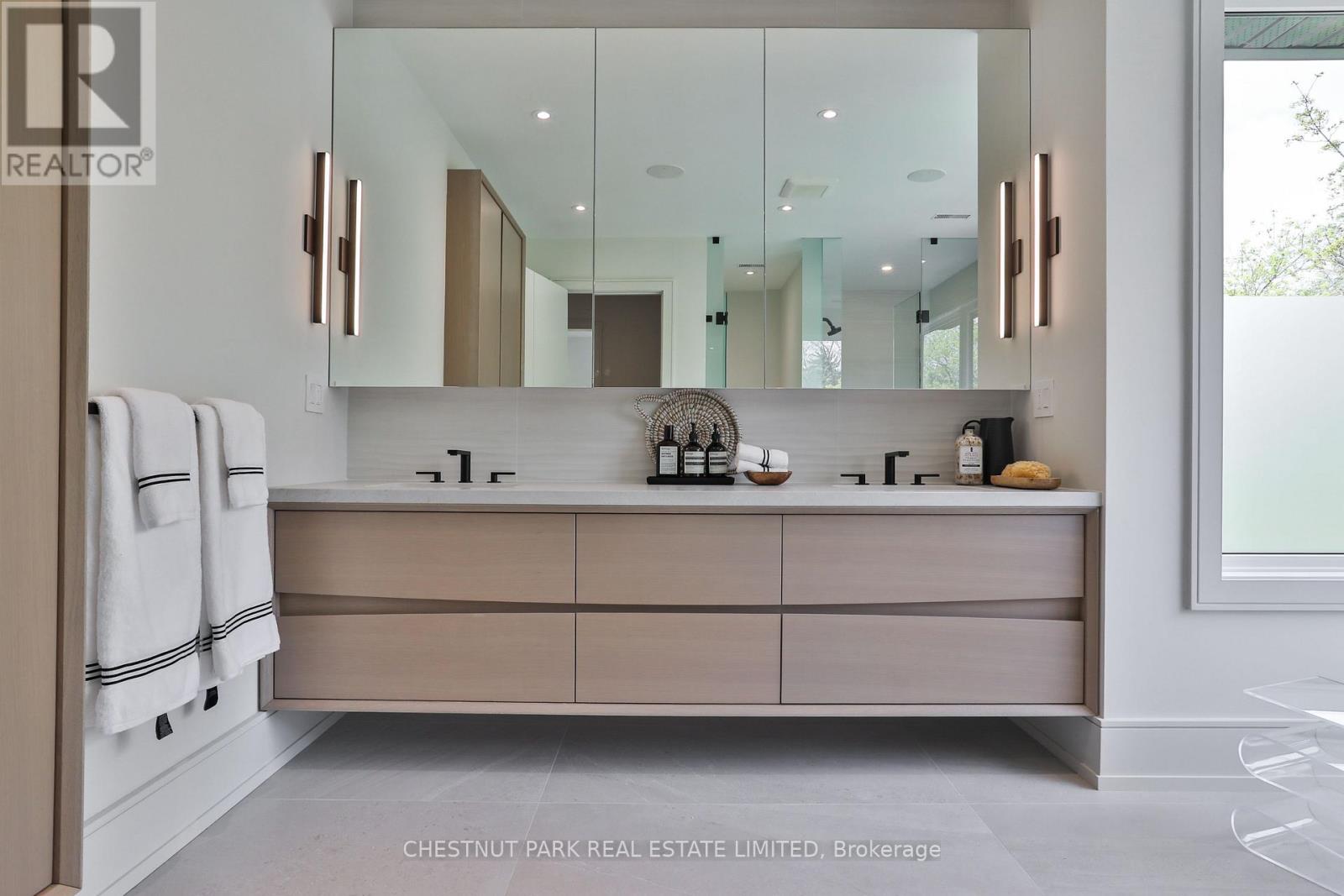 2 Marchwood Drive, Toronto, Ontario  M3H 1J8 - Photo 28 - C12821400