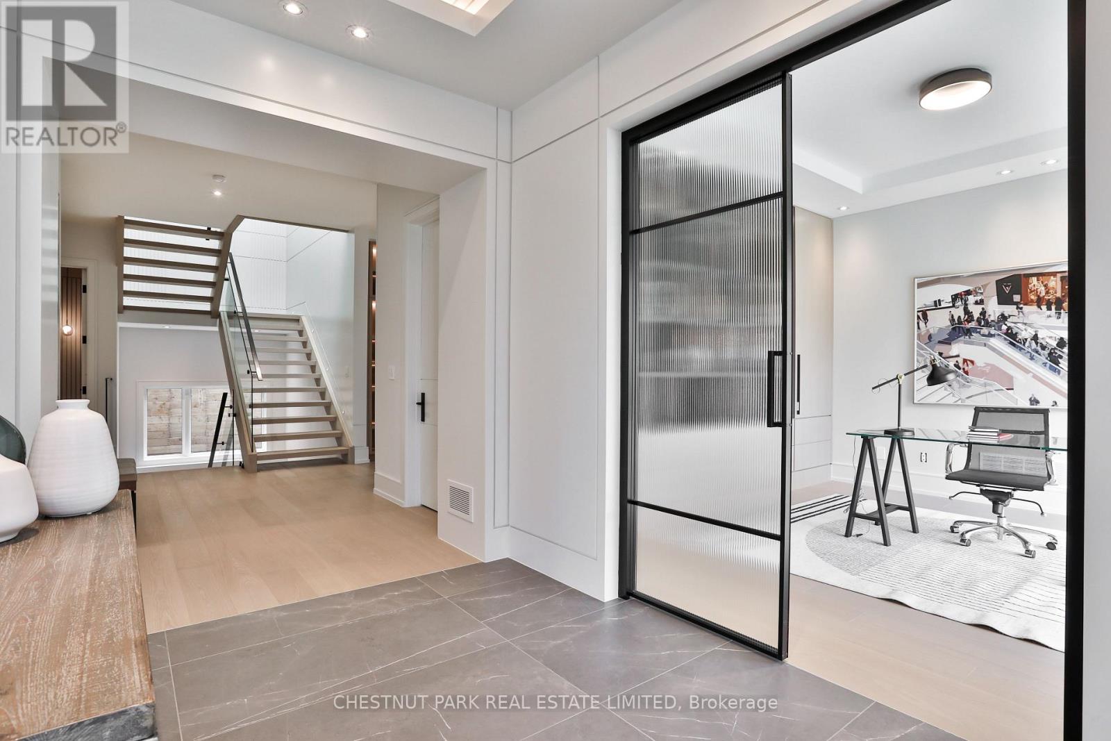 2 Marchwood Drive, Toronto, Ontario  M3H 1J8 - Photo 3 - C12821400