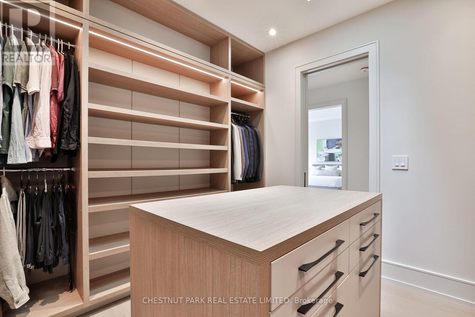 2 Marchwood Drive, Toronto, Ontario  M3H 1J8 - Photo 33 - C12821400