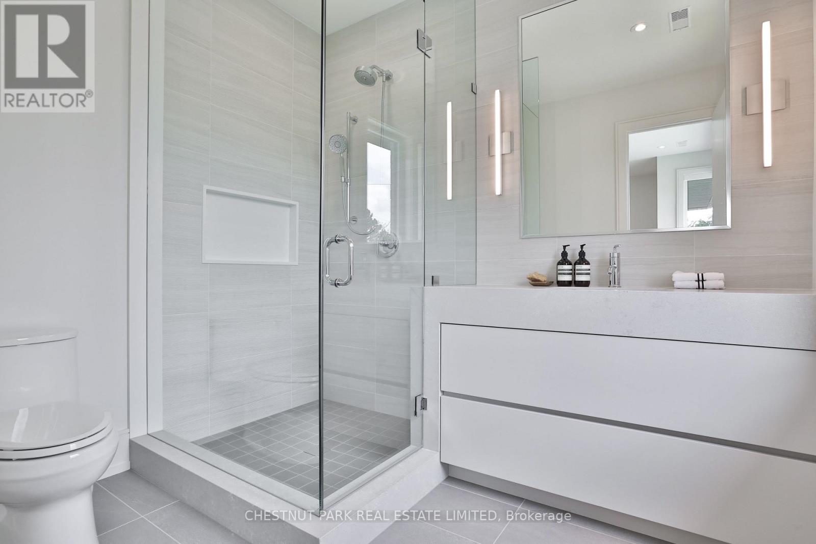 2 Marchwood Drive, Toronto, Ontario  M3H 1J8 - Photo 35 - C12821400