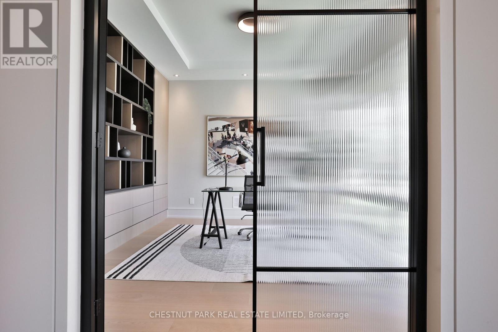 2 Marchwood Drive, Toronto, Ontario  M3H 1J8 - Photo 4 - C12821400