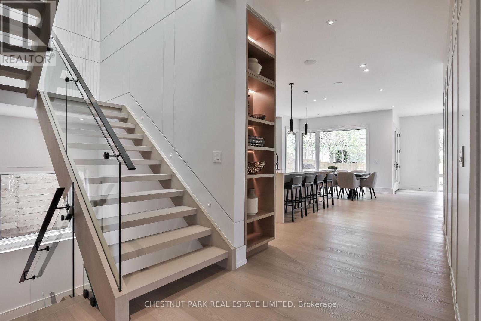 2 Marchwood Drive, Toronto, Ontario  M3H 1J8 - Photo 8 - C12821400