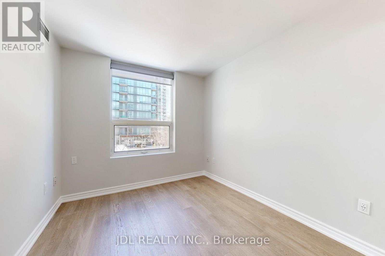 Th8 - 31 Brunel Court, Toronto, Ontario  M5V 3Y2 - Photo 11 - C12821404
