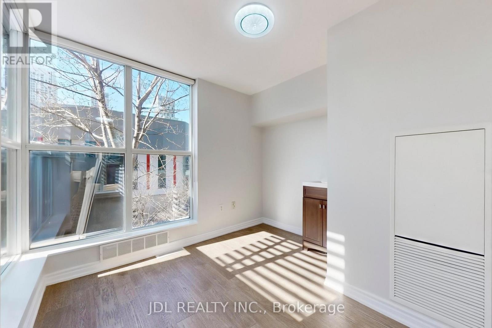 Th8 - 31 Brunel Court, Toronto, Ontario  M5V 3Y2 - Photo 18 - C12821404