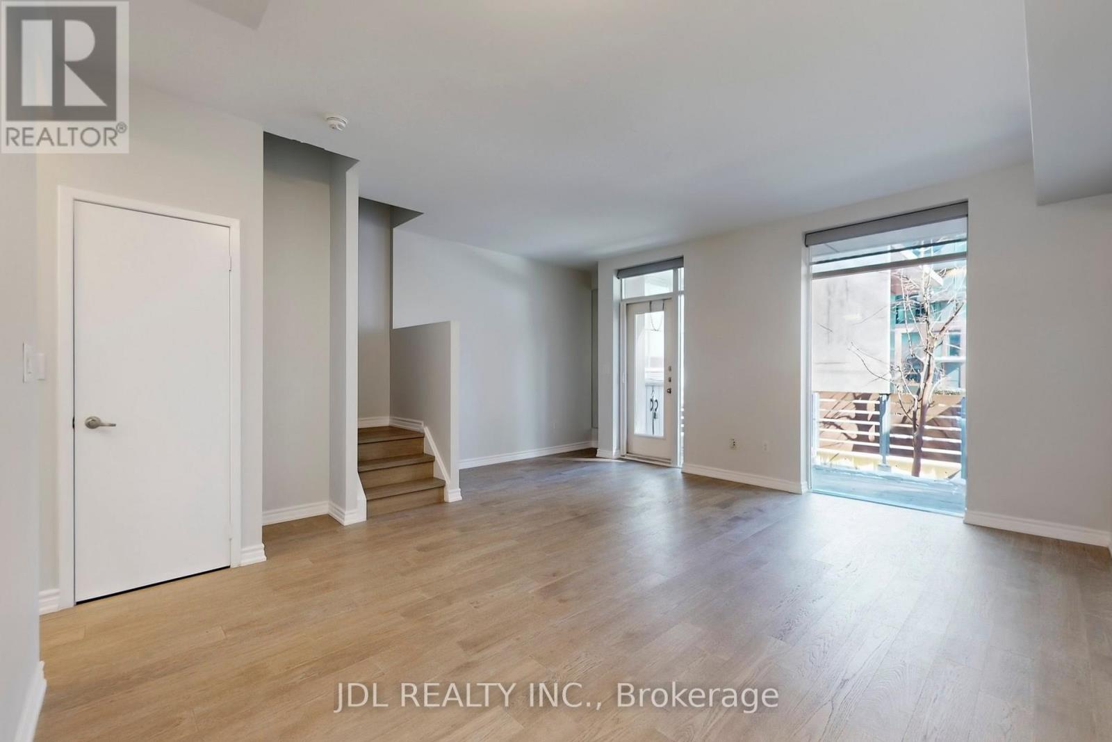 Th8 - 31 Brunel Court, Toronto, Ontario  M5V 3Y2 - Photo 2 - C12821404