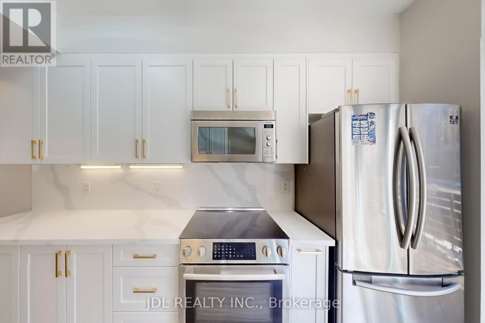 Th8 - 31 Brunel Court, Toronto, Ontario  M5V 3Y2 - Photo 6 - C12821404