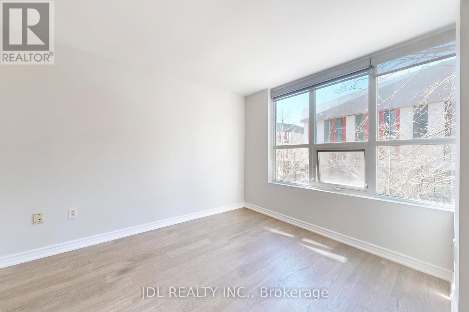 Th8 - 31 Brunel Court, Toronto, Ontario  M5V 3Y2 - Photo 8 - C12821404