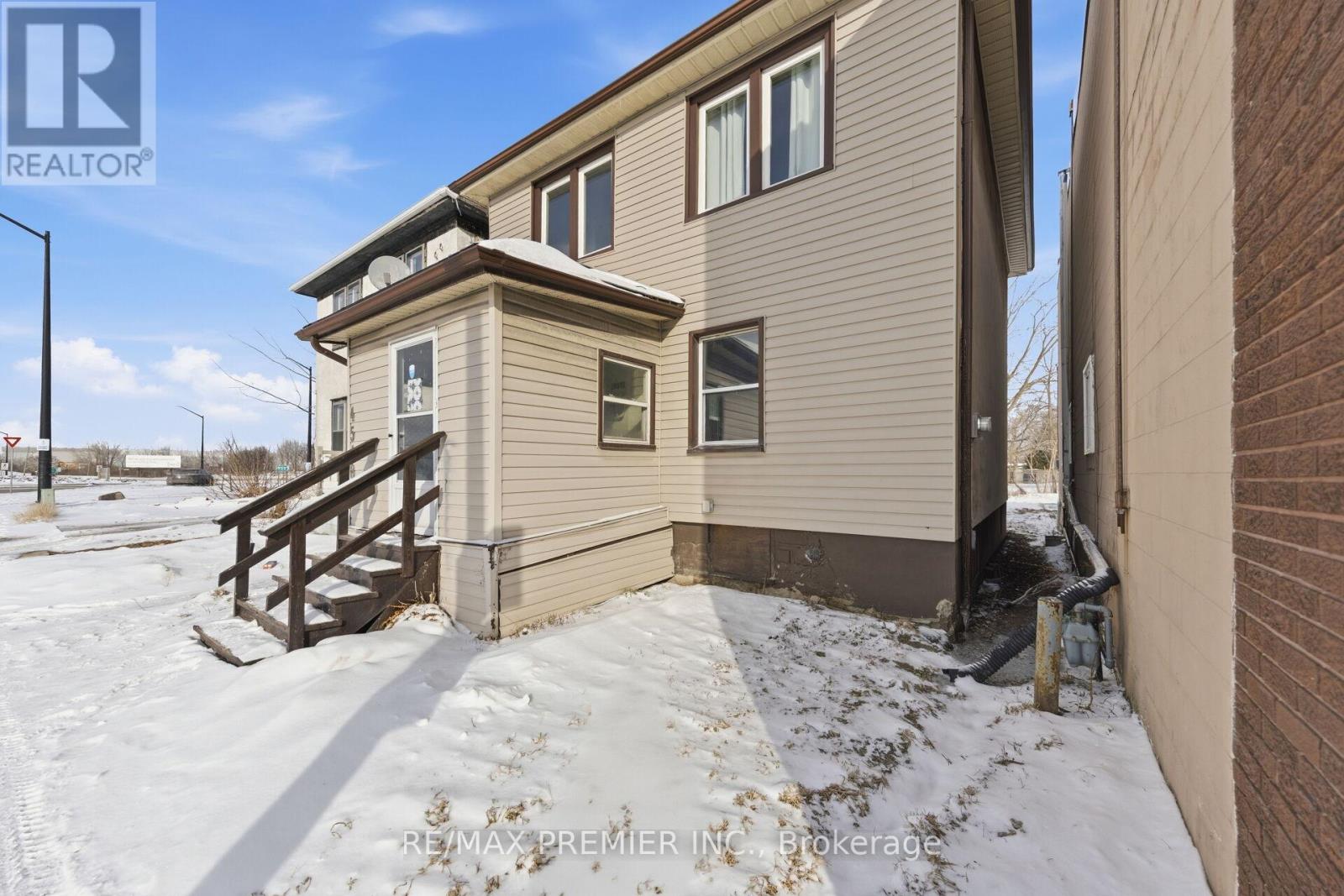 4548 Victoria Avenue, Niagara Falls, Ontario  L2E 4B6 - Photo 3 - X12821402