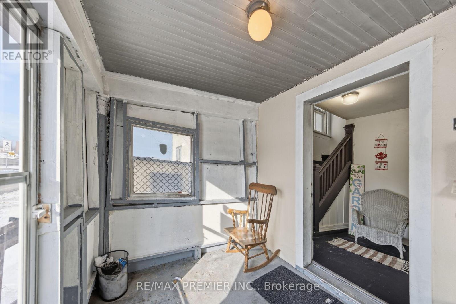 4548 Victoria Avenue, Niagara Falls, Ontario  L2E 4B6 - Photo 4 - X12821402