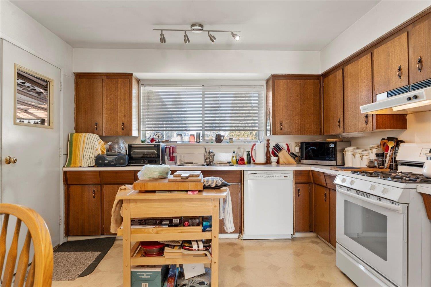 14983 Canary Drive, Surrey, British Columbia  V3R 4V2 - Photo 10 - R3092916