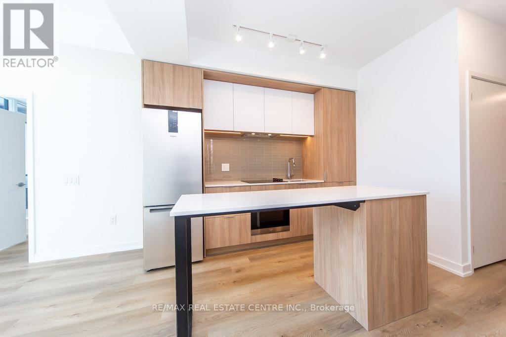 4005 - 395 Square One Drive, Mississauga, Ontario  L5B 0P6 - Photo 13 - W12821420